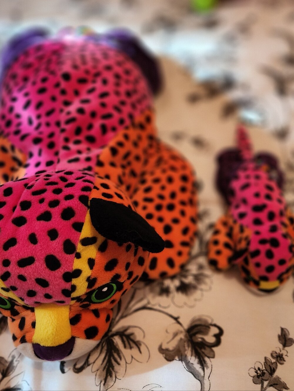 Pristine set of Large and Small Lisa Frank Spotted Leopards "Hunter"